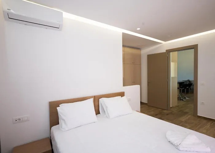 Maistros Mykonos * Φτελιά