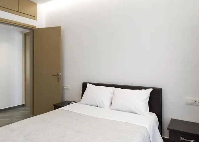 Maistros Mykonos * Φτελιά